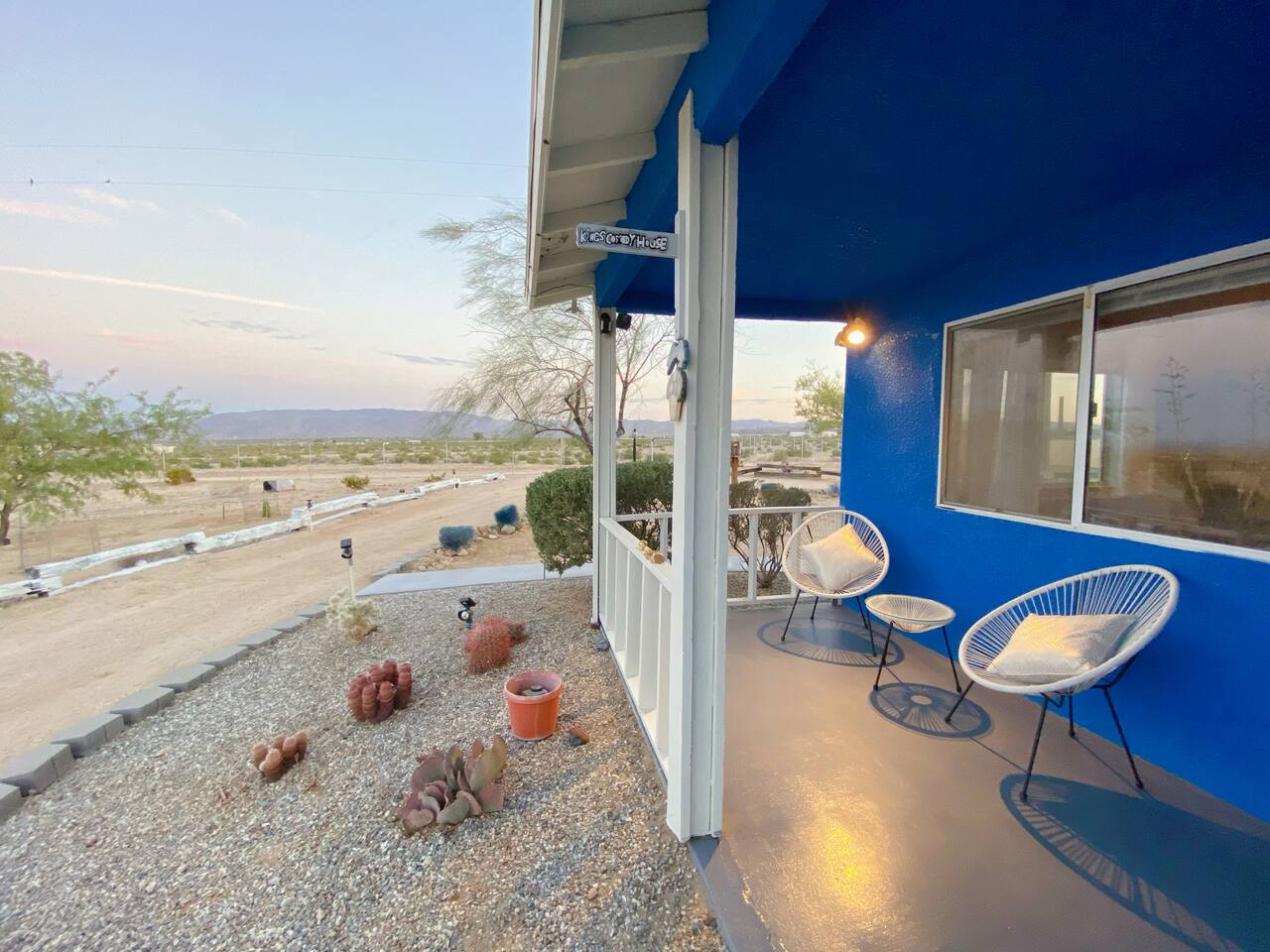 King's Comedy House, panoramic desert view & pool