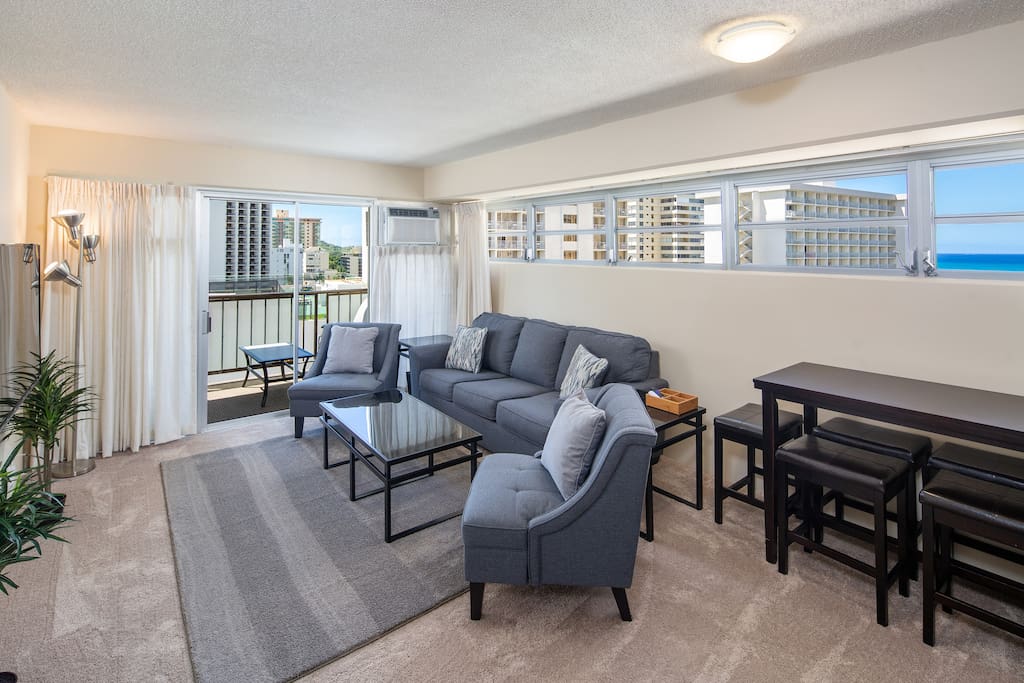 Ocean View from Lanais- 2 Blocks to Waikiki Beach