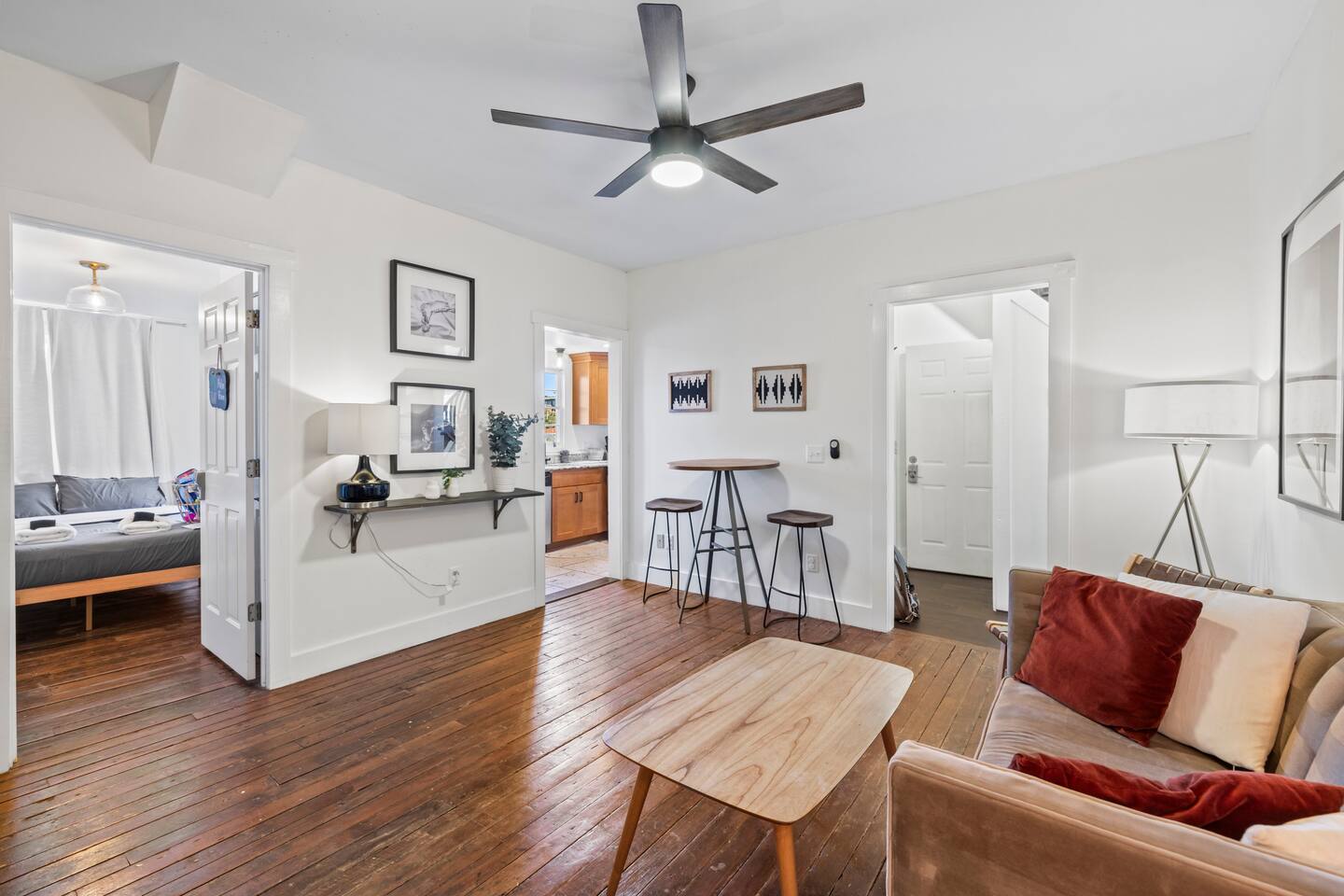 522 E Jones (Upstairs) - Whole Unit