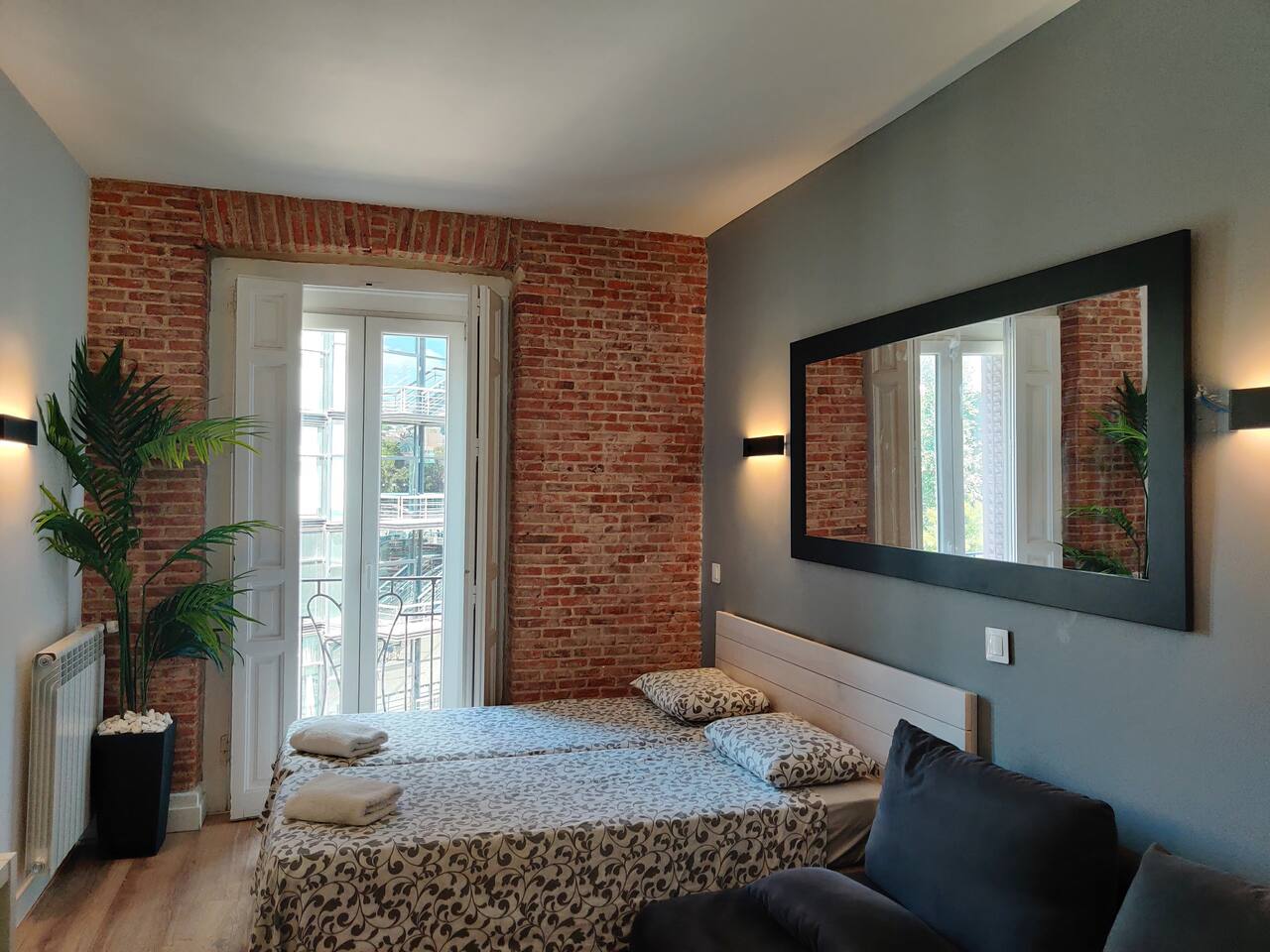 Top Location-Bright -WiFi-A/C