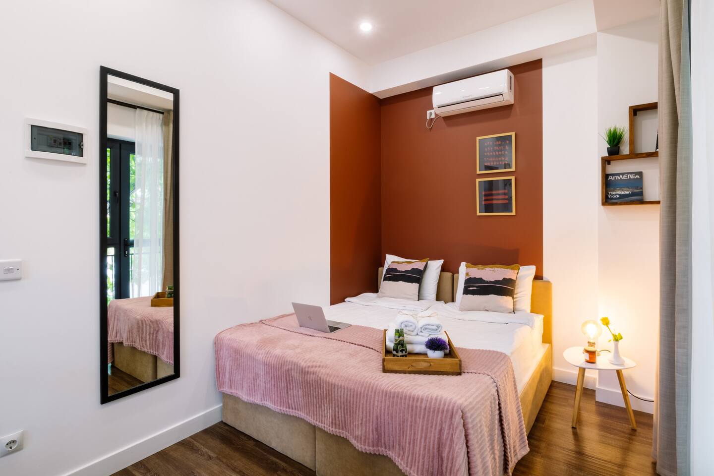 hotelise I Lily Studio