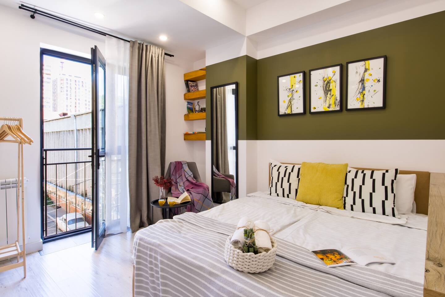 hotelise I Green-Rose Studio