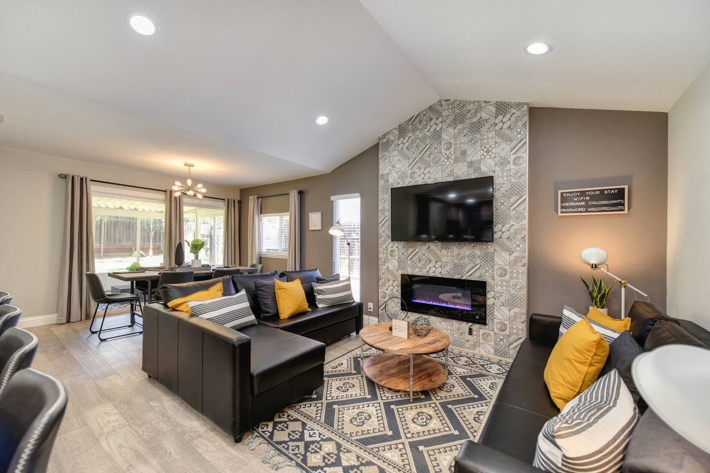 OLIVE House Sleep15&Petw/BBQ, NearRosevilleAirport