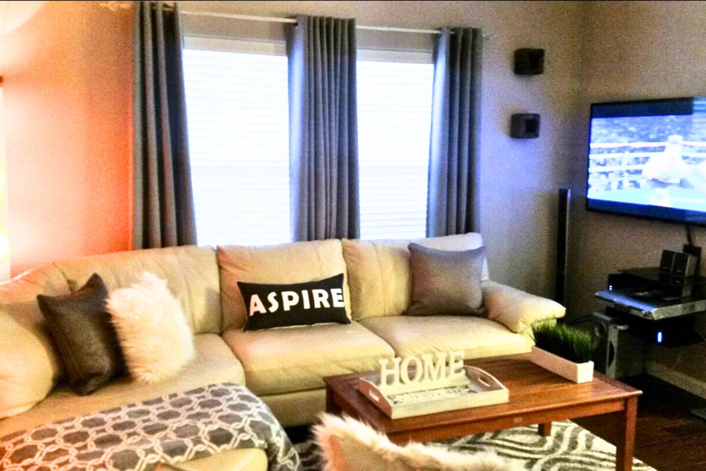 WhiteLeParkPoolSpaDowntowAirport