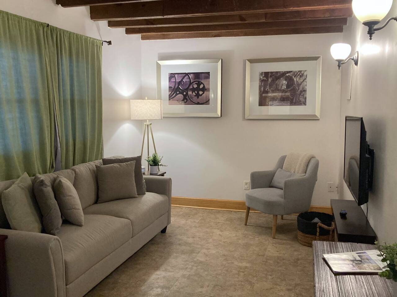 212 E Waldburg - Carriage House Lower