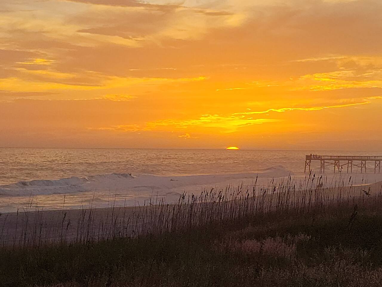 OS122 - pool, w/d on-site, steps to the beach!