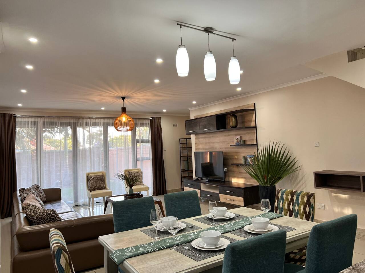 Modern 5 Star, 6 sleeper Apartment @ Sibiti