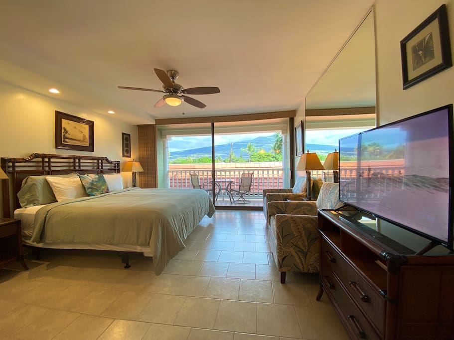 Lahaina Studio: Beachfront, Mountain View, Hot Tub