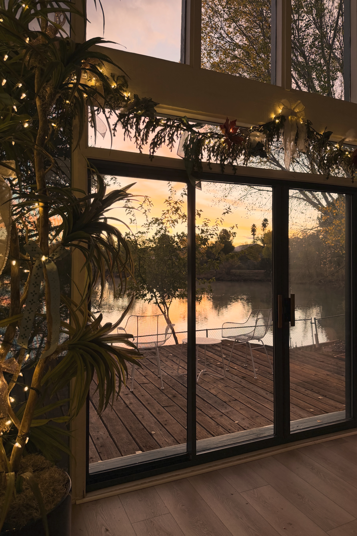 Sunrise pond views over the Holidays