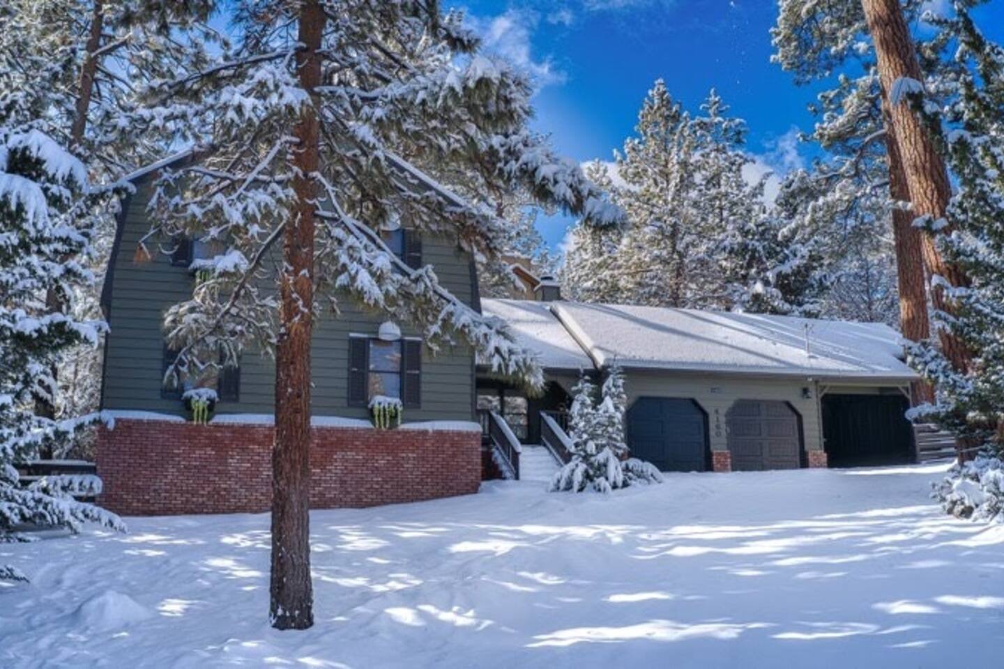 5 Bedrooms, 2 Primary Suites, Hot Tub and Fire Pit