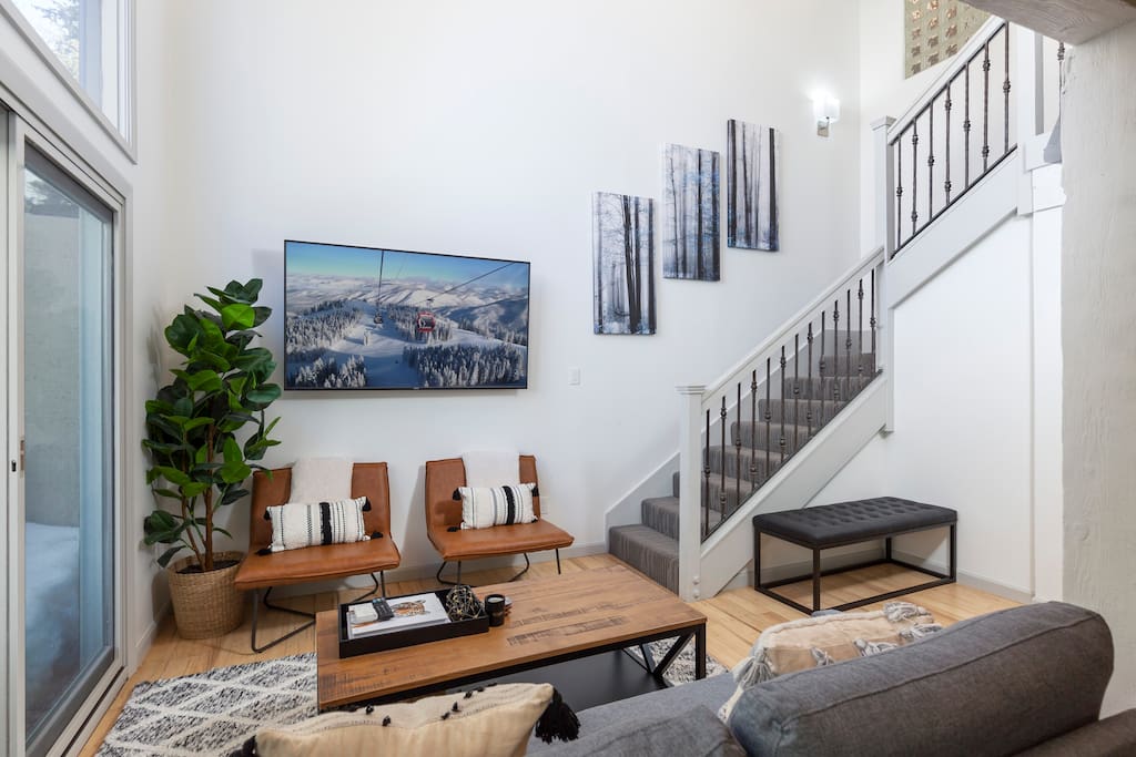 HUGE Modern Loft in Downtown Aspen Core - 3br/2ba!