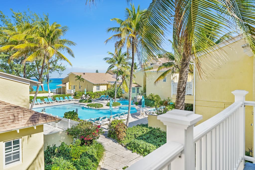 Beachfront Resort Living, 5min walk to Atlantis!