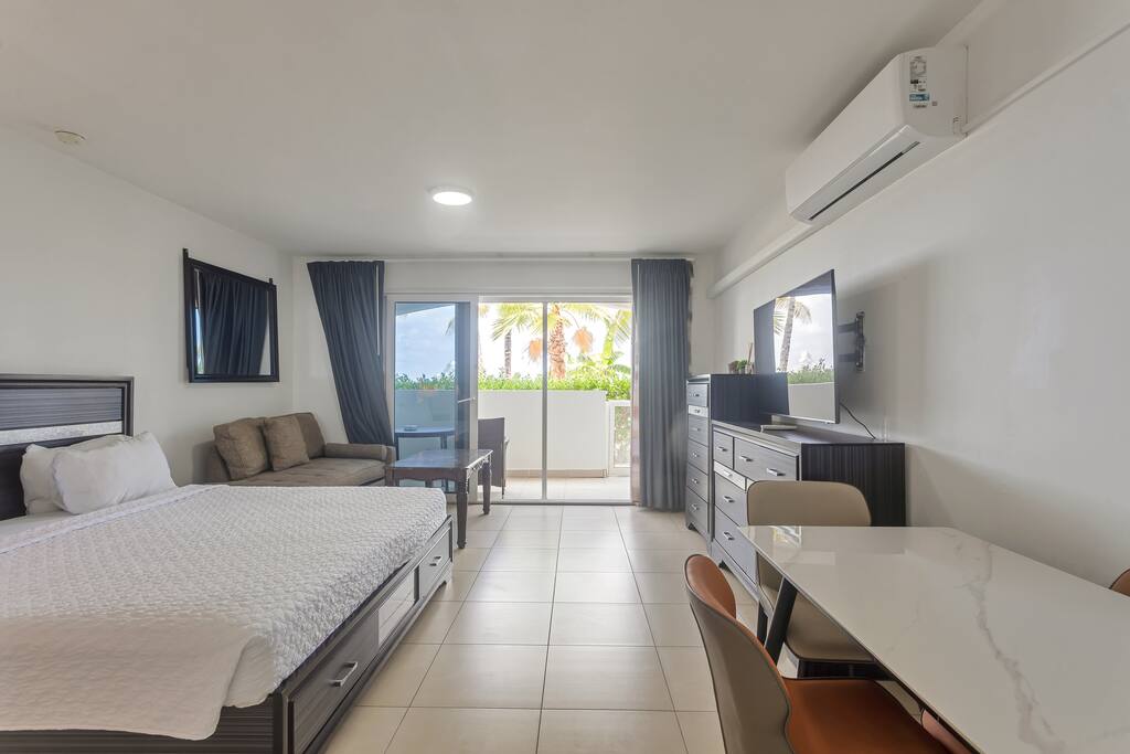 Maho Beach House -Big Beautiful Studio -Ocean View