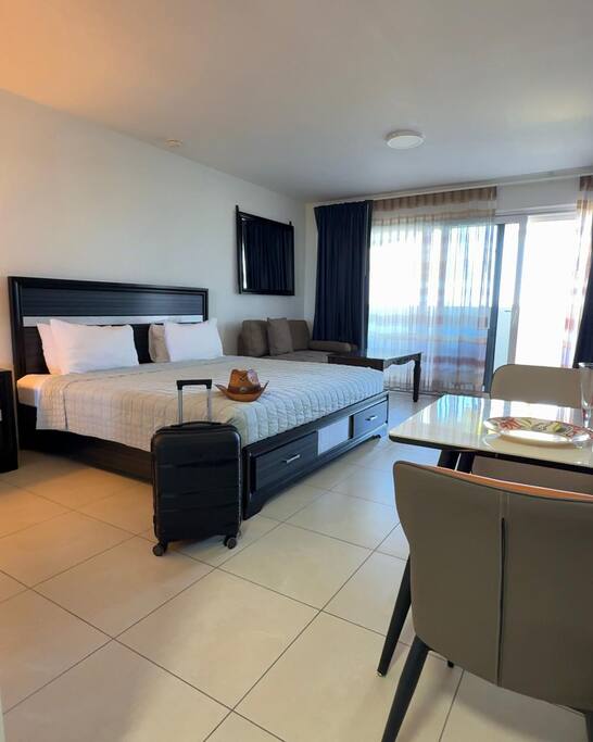 Maho Beach House -Big Beautiful Studio -Ocean View