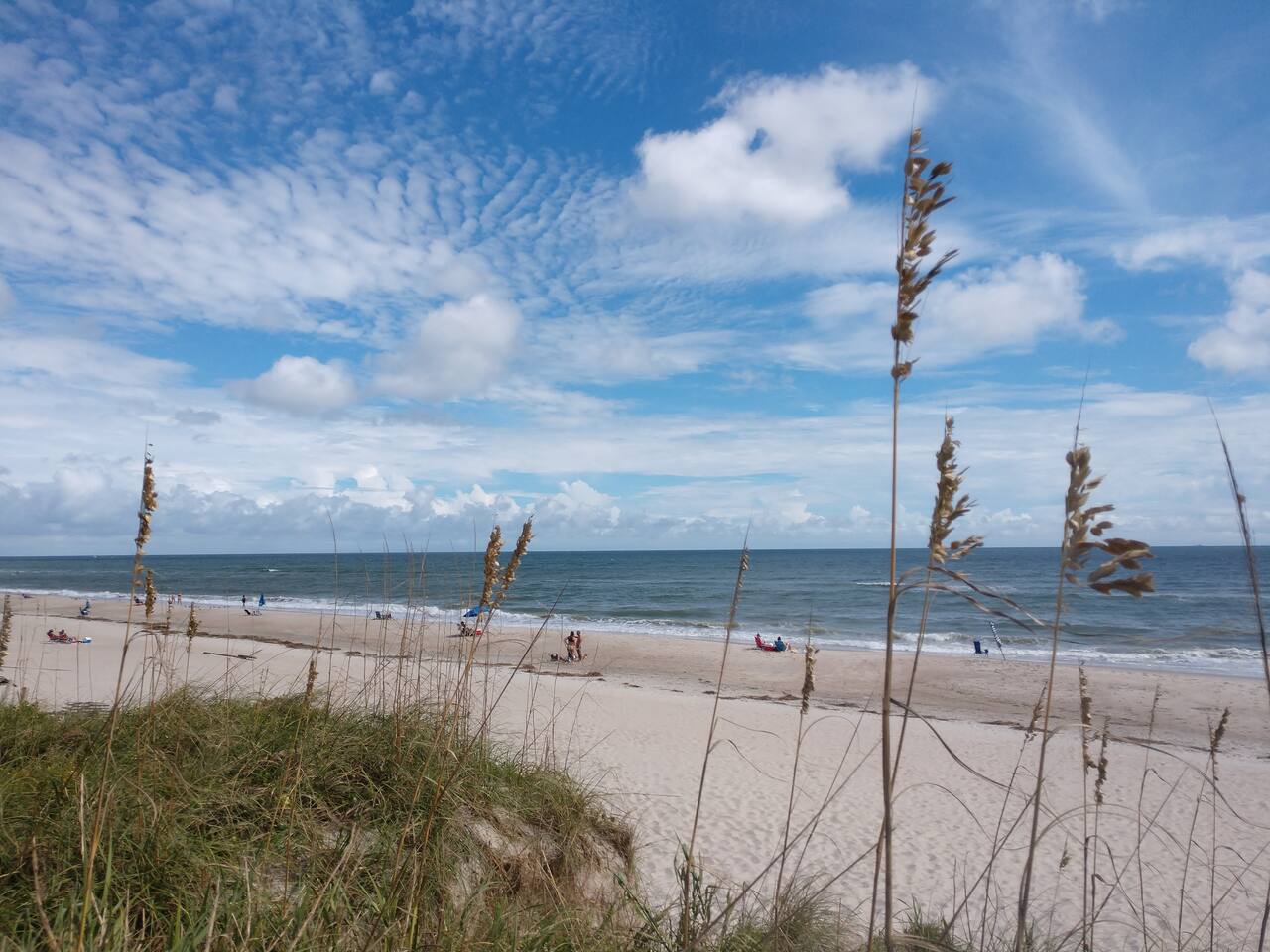 OS112 Steps to ocean, Wi-Fi, pool, w/d onsite