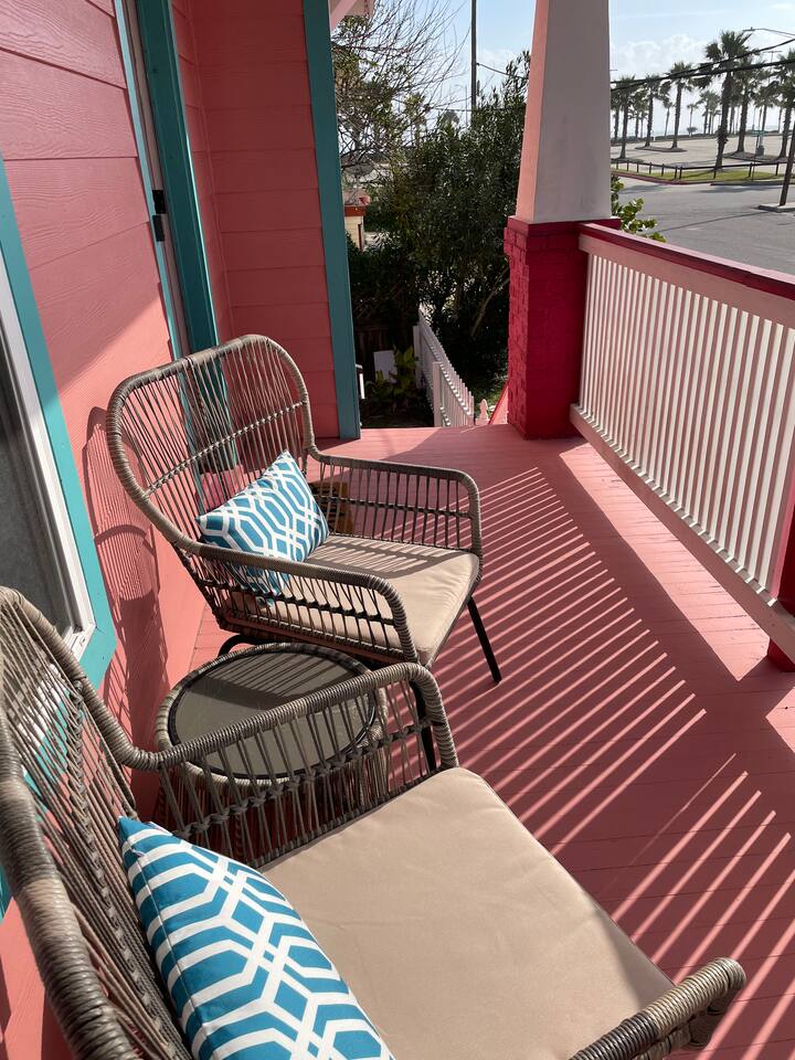 Ocean View Rental Next to Pleasure Pier!