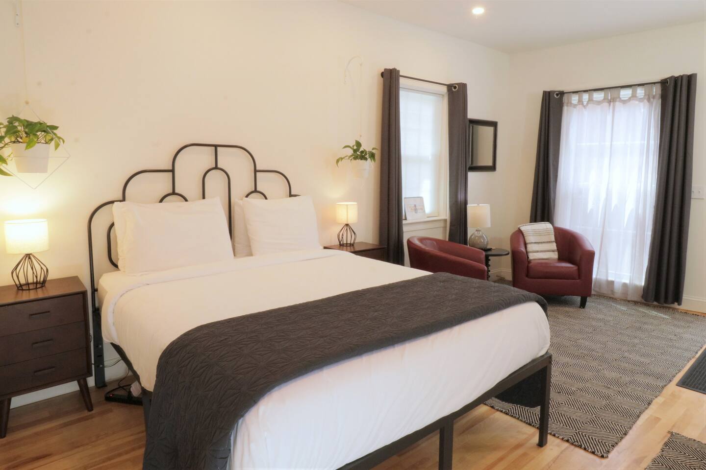 Inn at Parkspring | Private entrance | Parking | 6