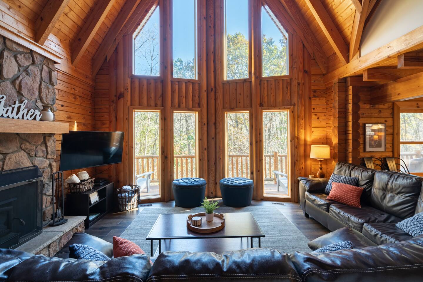 Creekwood Chalet - Hocking Hills with Hot Tub and Near Hiking