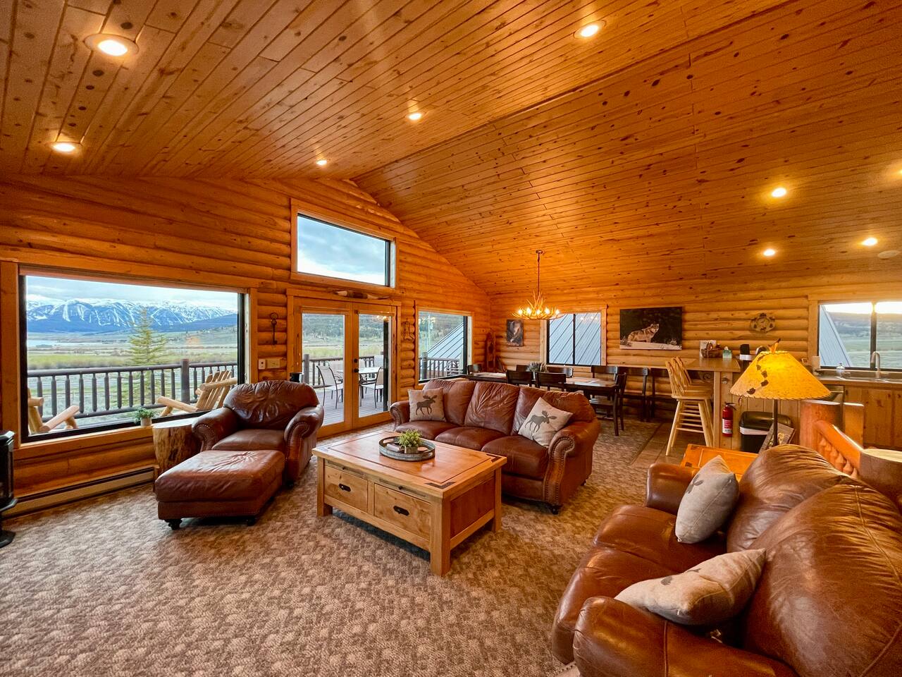 Elk Lake Lodge - Henry's Lake View!