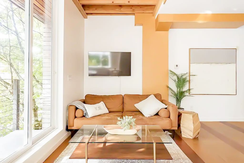 Central - 5 bed 1.5 bath - Modern open eco-loft townhome