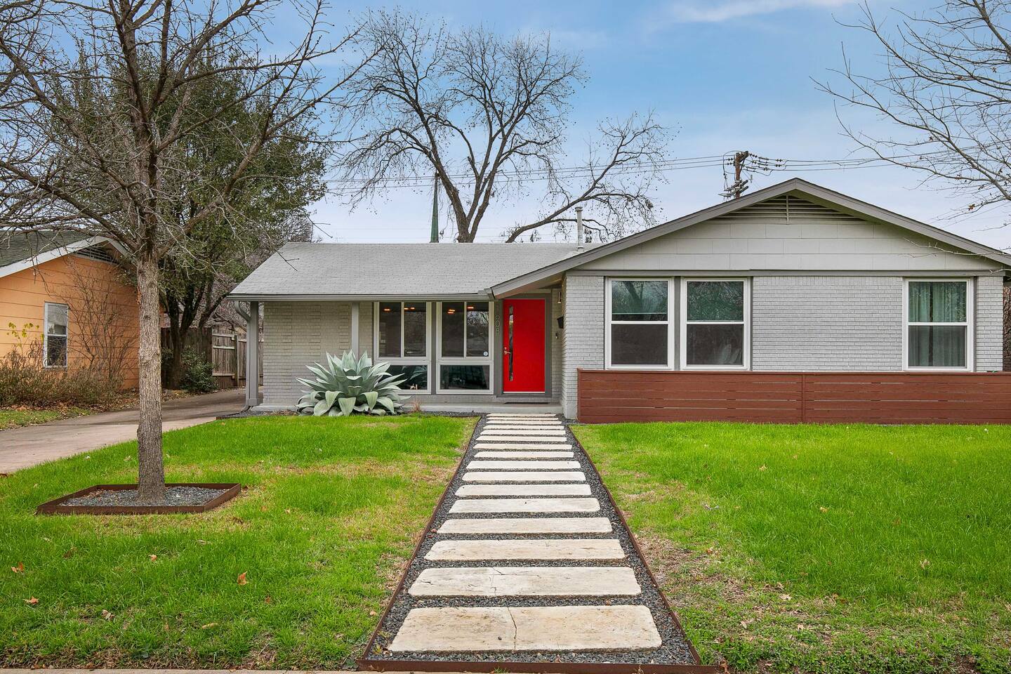 3/2 10 min Downtown Near Restaurants, Pet-Friendly