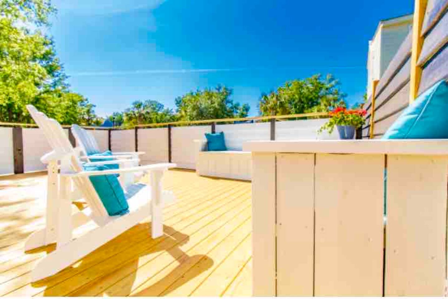 Perfect 3BR Split w Parking! Short Walk to King St