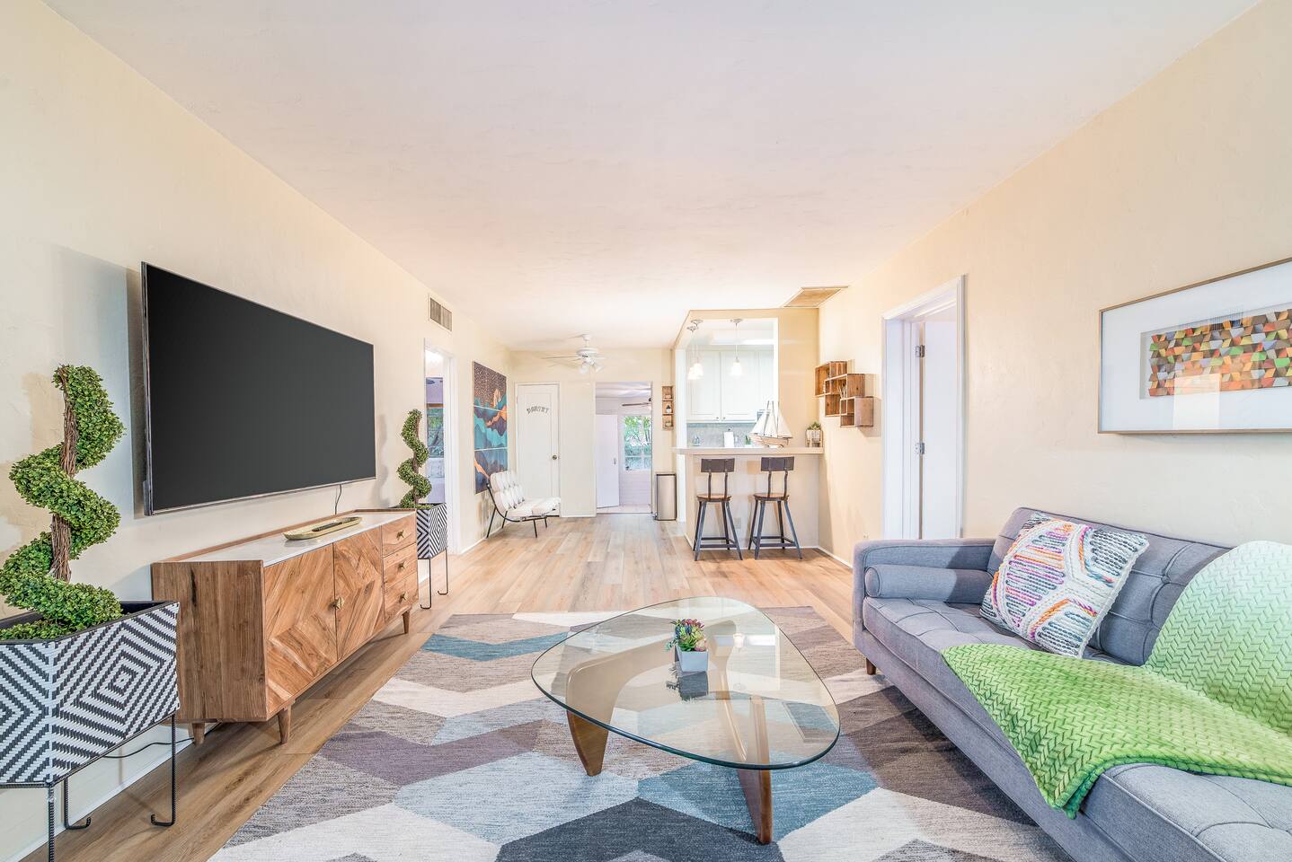 Vibrant Family Home, Amenities Galore