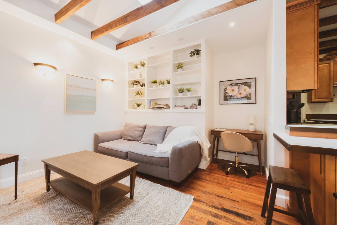 212 E Waldburg - Carriage House Upper