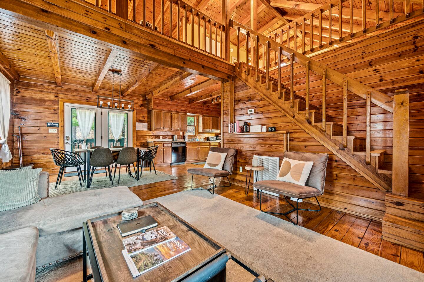 Stylish & Airy ~ 5*Location ~ Scenic Mountain View