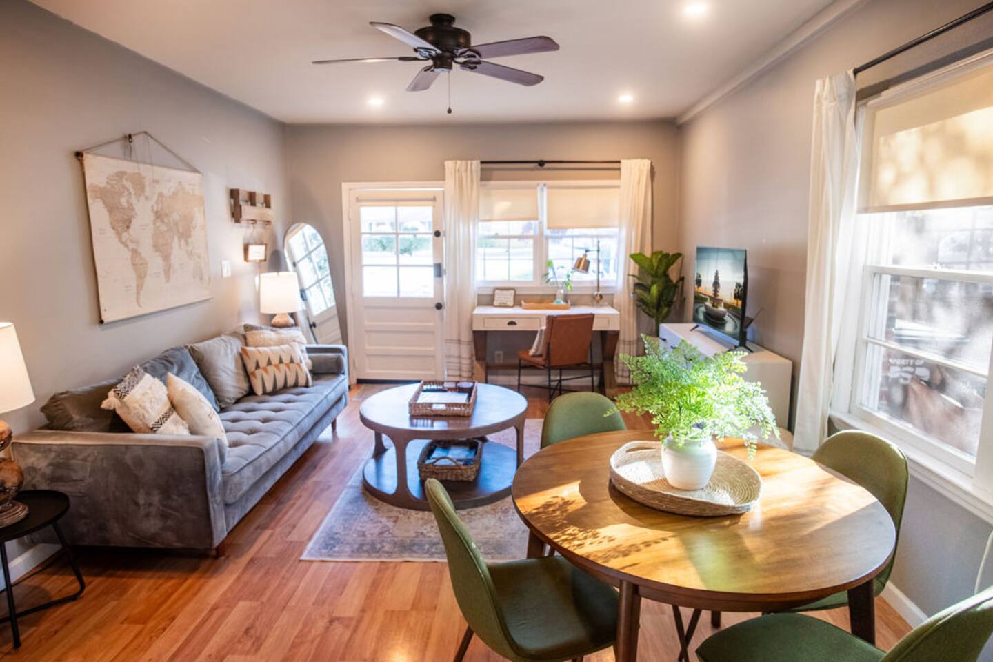 Adorable Guesthouse Between Folly & Downtown Chas!