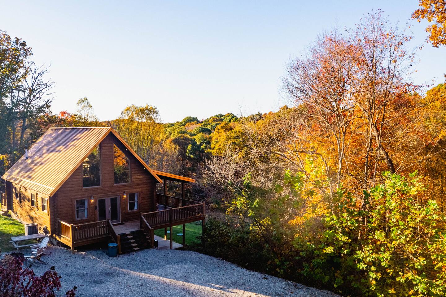 Family Friendly ~ Hocking Hills Cabin ~ Close to Caves, w/Wifi