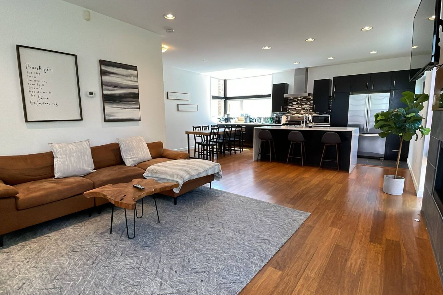 Stylish 3BR Retreat | Chef’s Kitchen+Trendy Locale