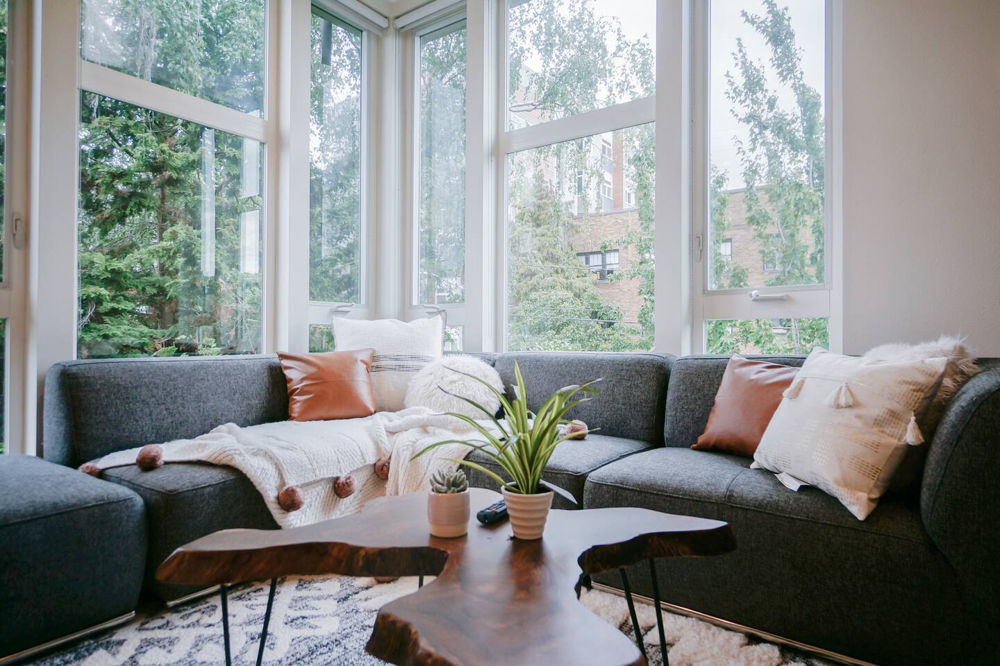 3BR Urban Escape w/ Kitchen + Rooftop Deck