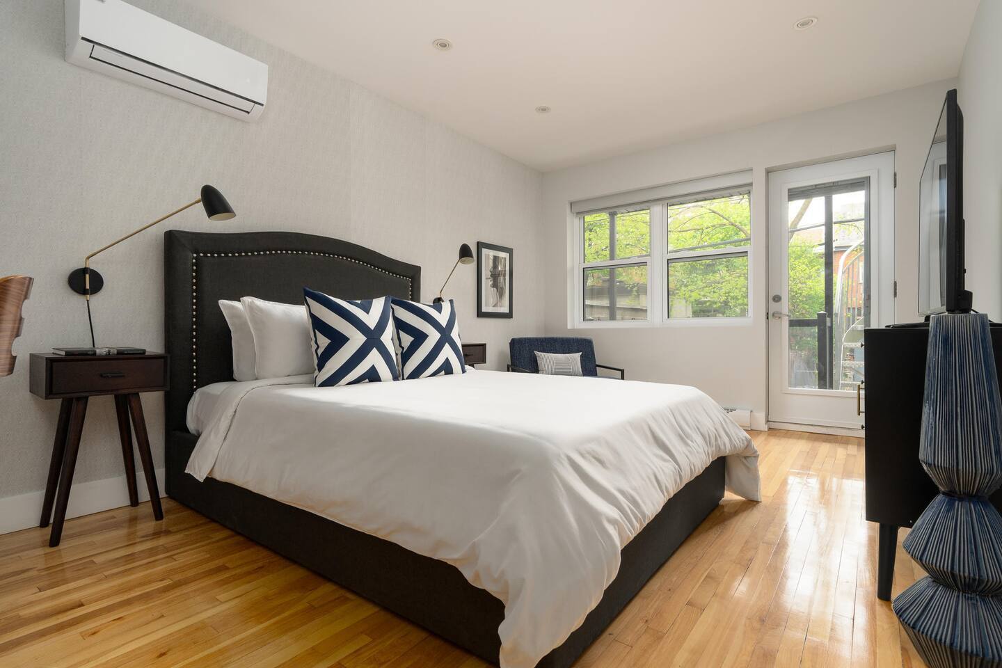 FurnishedMTL - Cozy Modern Studio near Mcgill