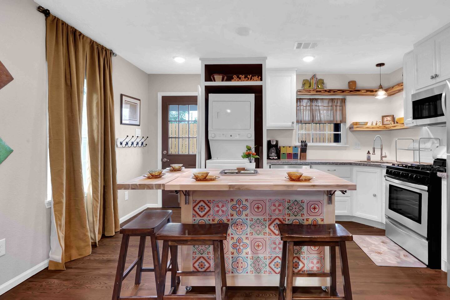 Fenced in Home,Bungalow Pet Friendly! Near Downtow