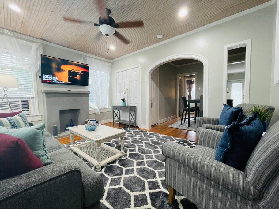Suite Dreams-Long Stays-Daniel's Urban Villa-UPPER