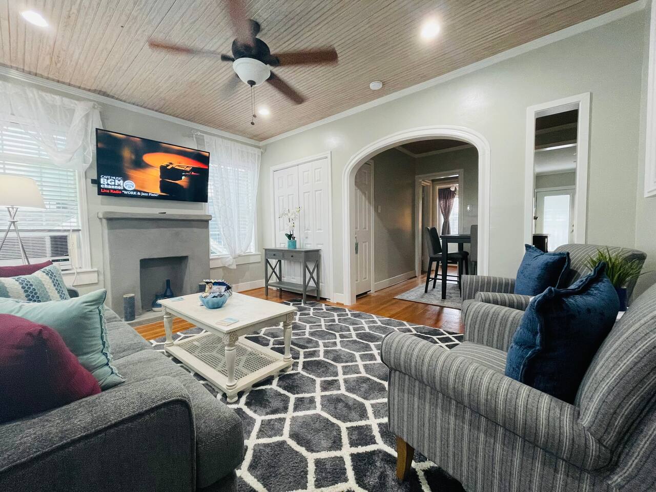 Suite Dreams-Long Stays-Daniel's Urban Villa-UPPER