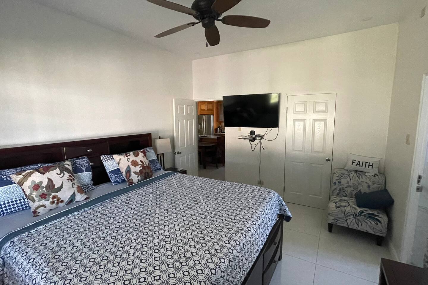 Centrally Located Modern Cottage  in Liguanea - Holiday Home