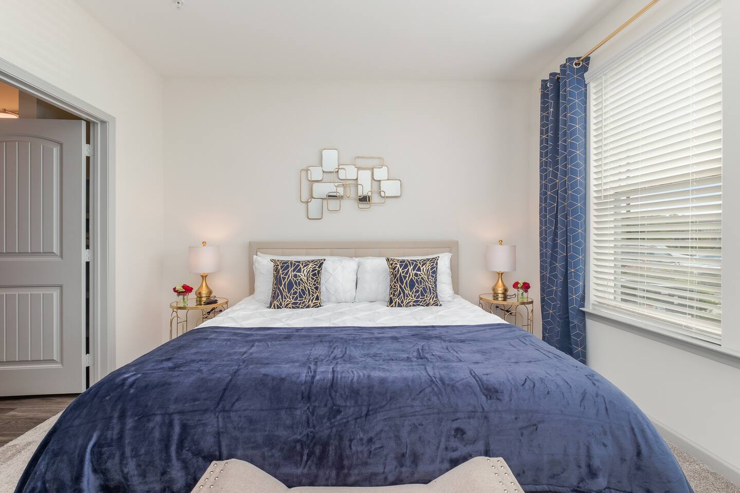 King & Queen Bed Suite | Pool |6 min to CLT