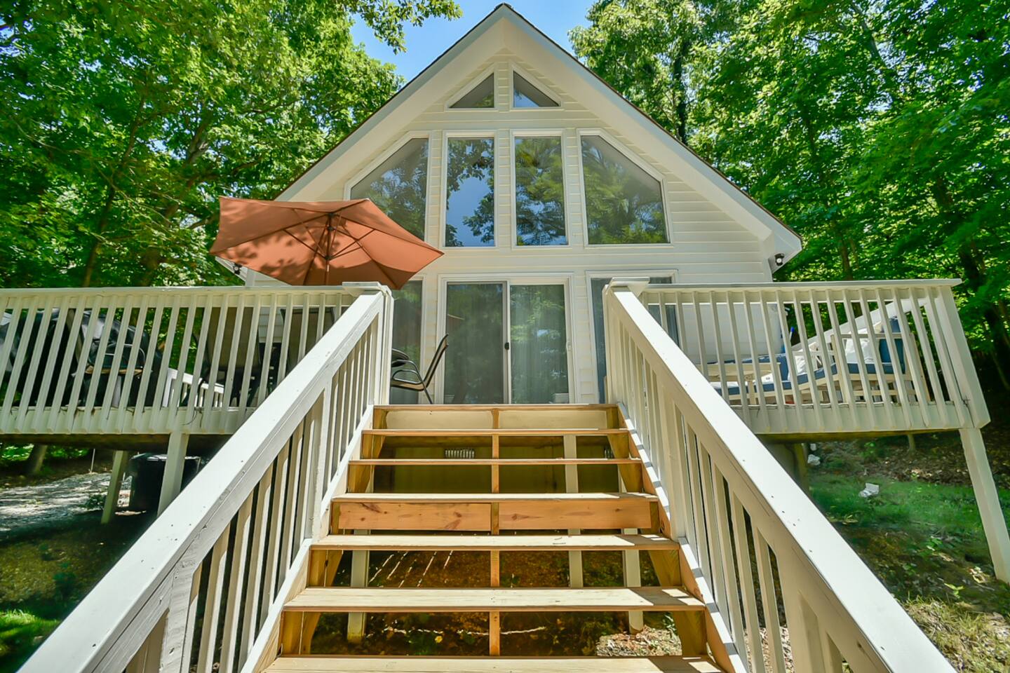 Lake-Front | Hot Tub, Large Dock, Fire-Pit, Deck