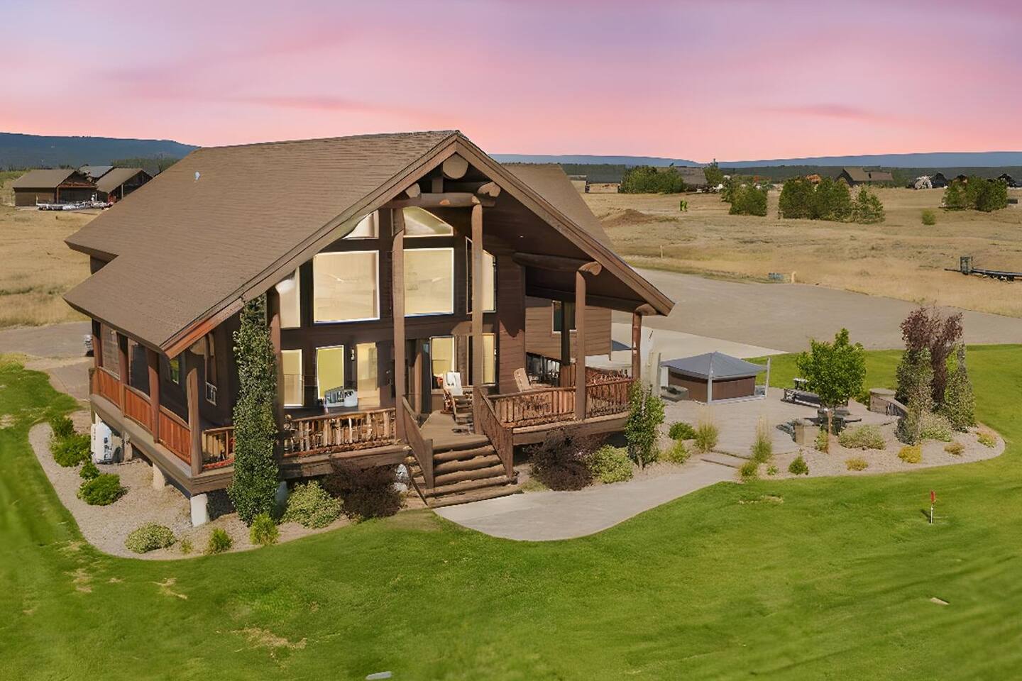 Mountain Shores Lodge-Walk to the lake-35 to YNP