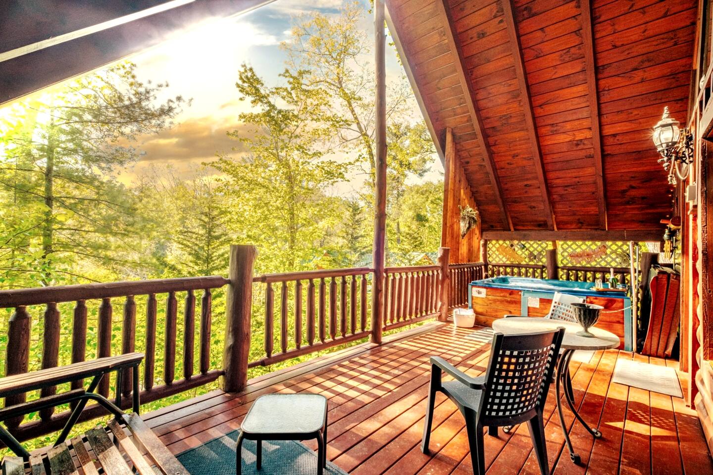 Fall Foliage! Couple's Cabin! Hot Tub, Comfy Bed