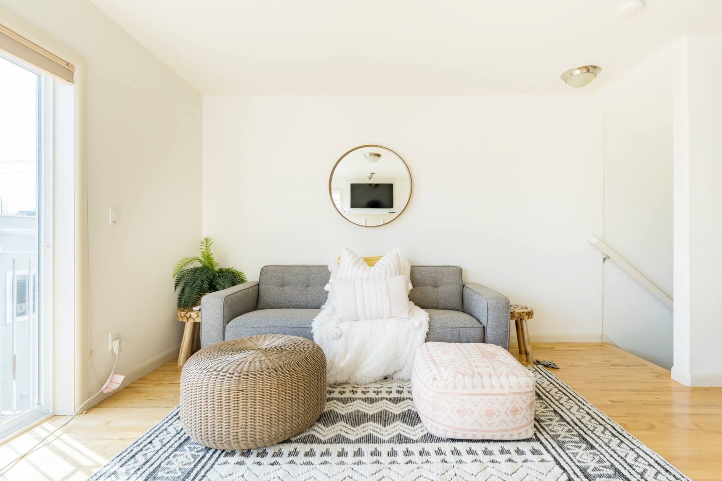 Queen Anne Retreat | Chic 3BR + Space Needle Views