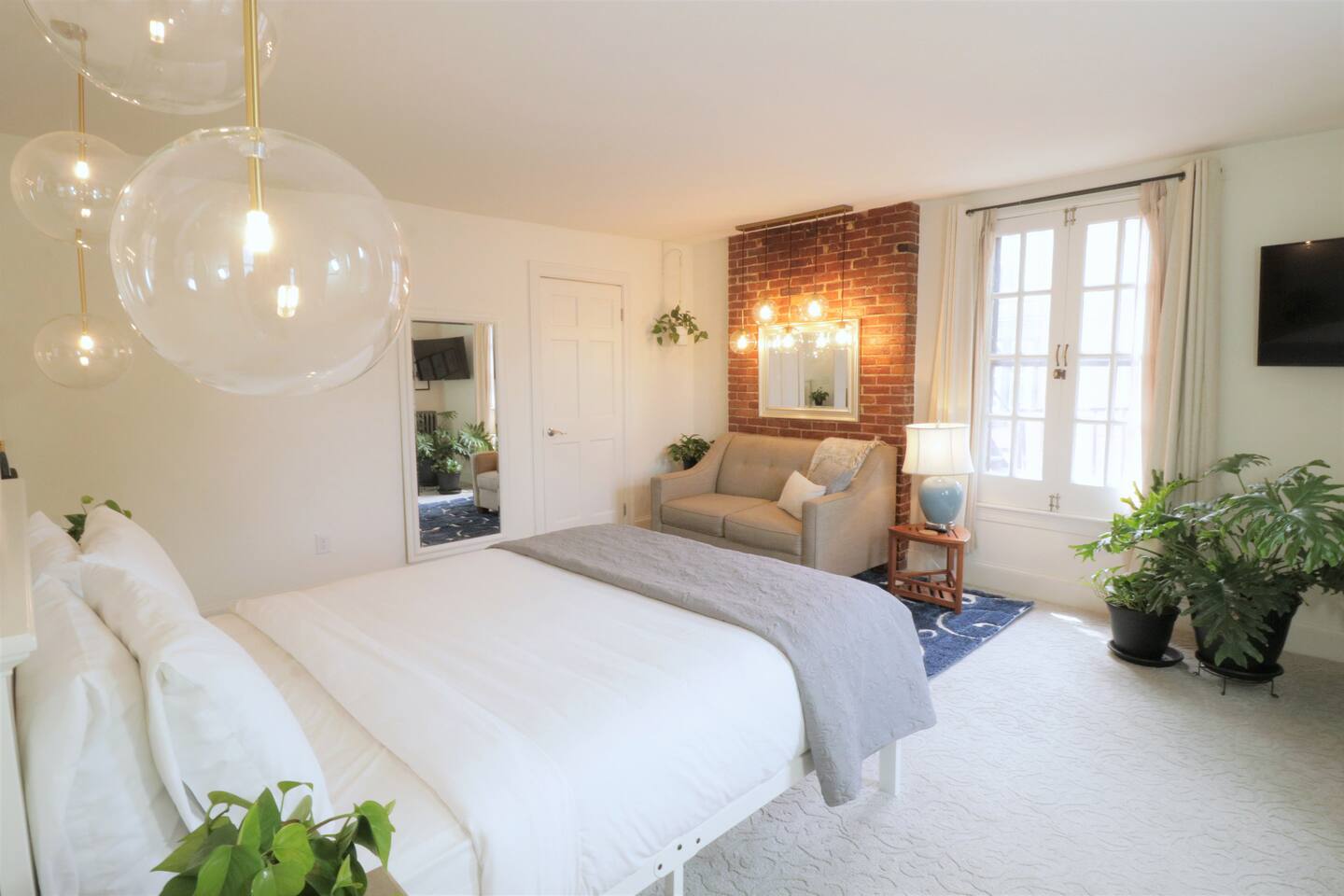 Inn at Park Spring 2 | Self Check In | Parking