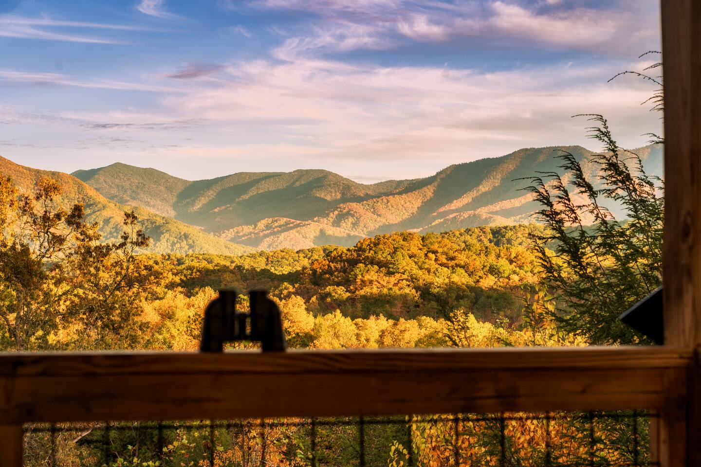 Mountain Views, Fire pit, Game room, 3 King Suites