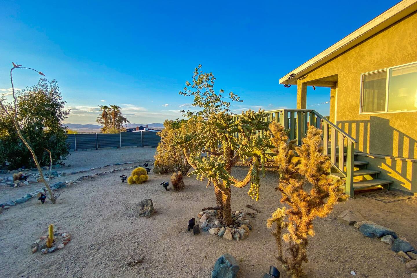 Stylish Desert Retreat | 3 Min to Joshua Tree Park