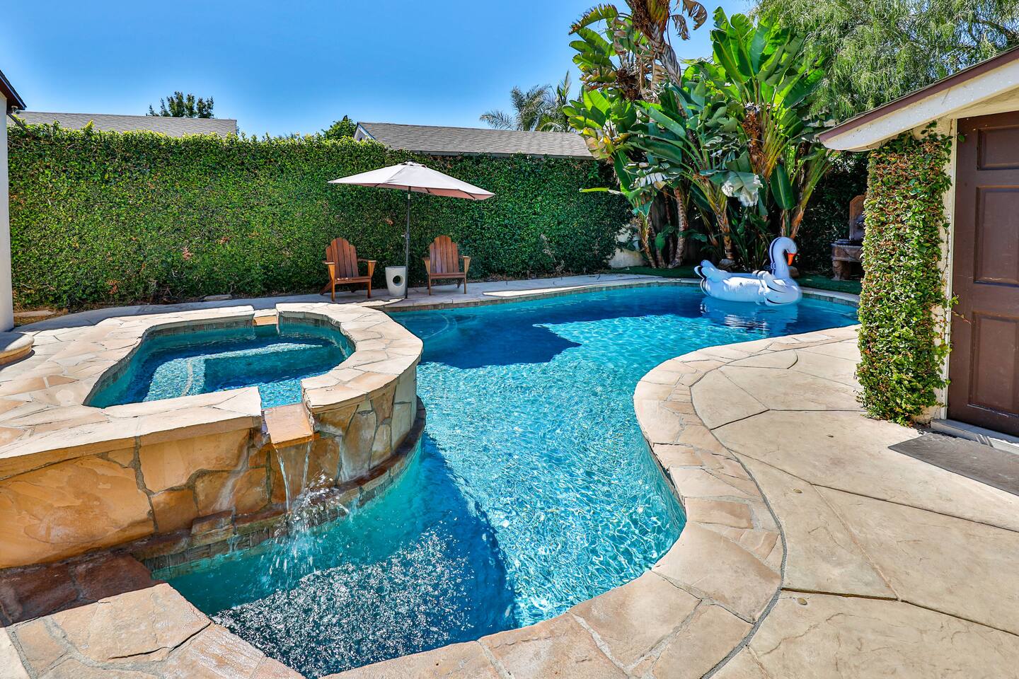 City Paradise! Saltwater Pool, Spa and Ping-Pong