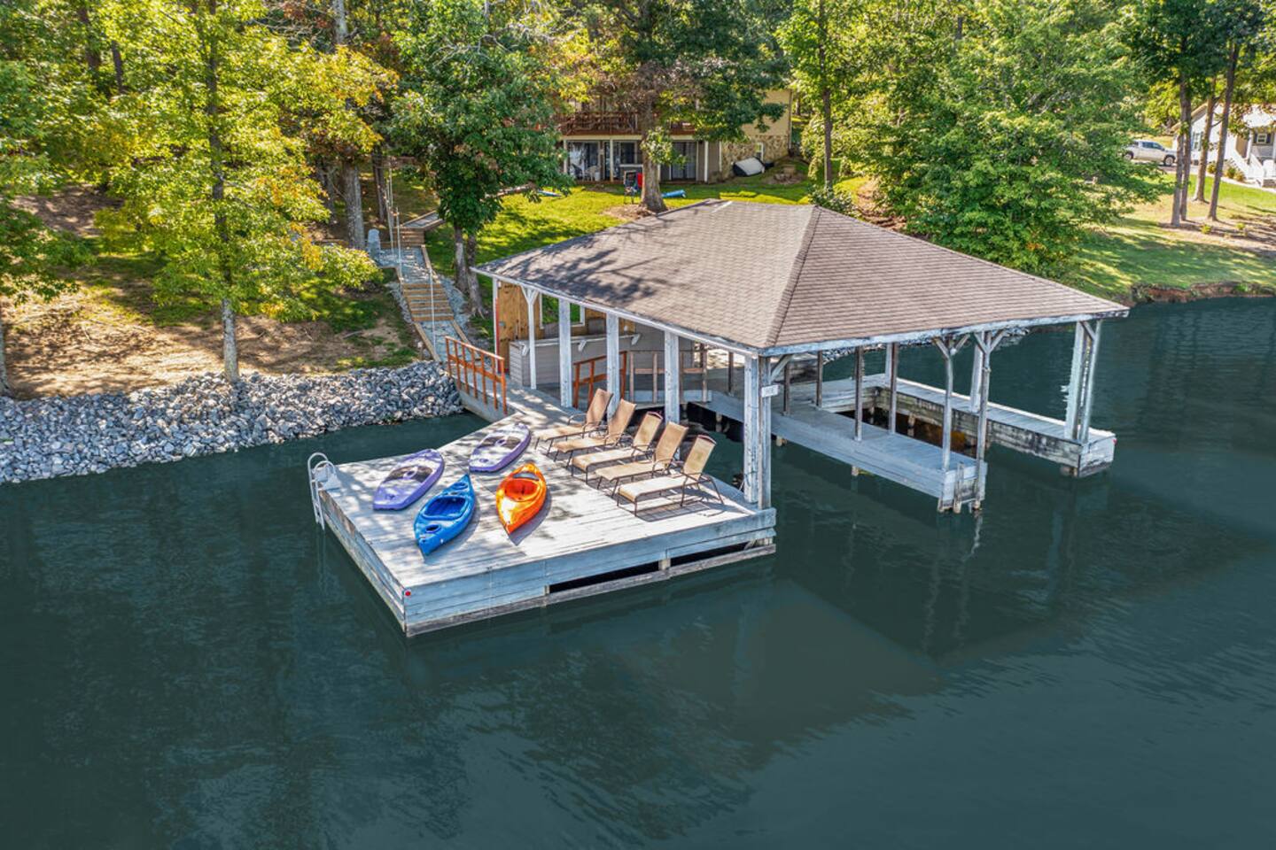 6 Bedrooms | Lakefront | Hot-Tub | Private Dock