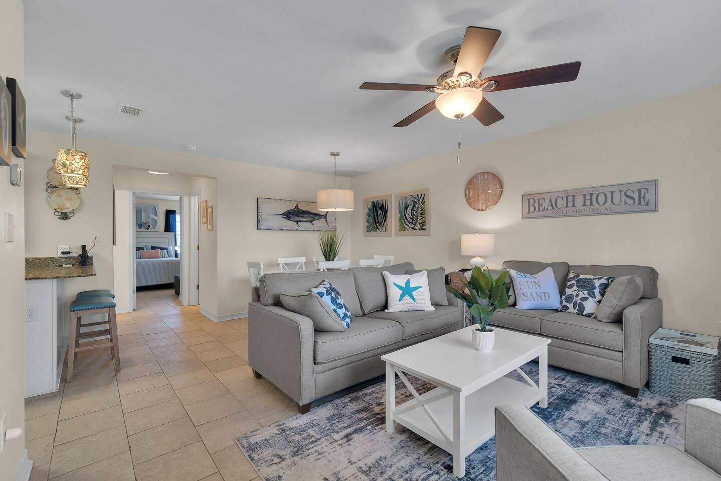2bd 2ba 1st floor condo WALK TO BEACH