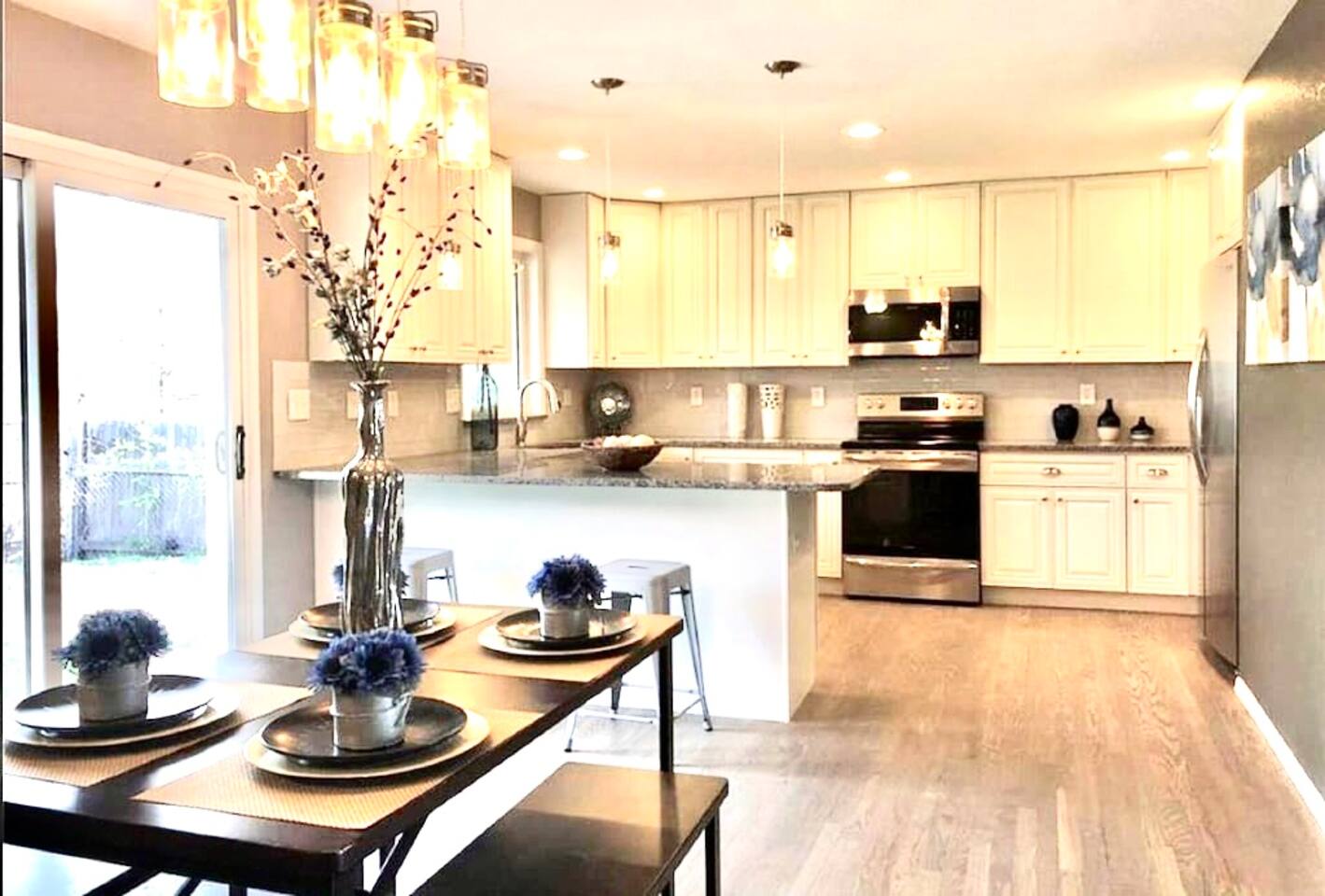 Springs 10 Beds  Rancher Hot Tub, Arcade/Game Room